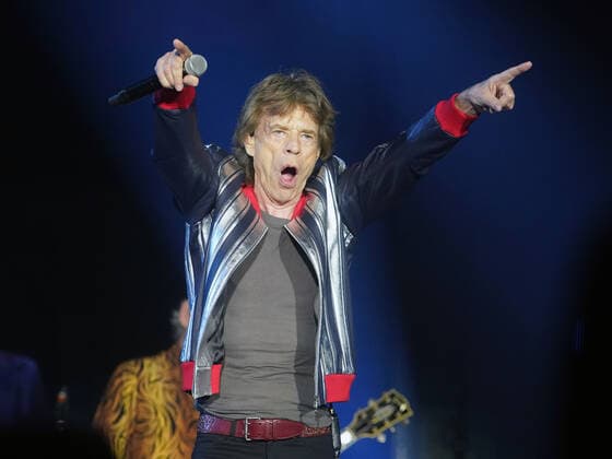 Rolling Stones lead singer Mick Jagger entertains the fans during the opening set of their No Filter Tour Concert at the Dome At America s Center in St. Louis on Sunday, September 26, 2021.  SLP2021092606 BILLxGREENBLATT