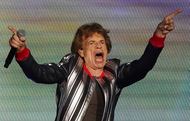 Rolling Stones lead singer Mick Jagger entertains the fans during the opening set of their No Filter Tour Concert at the Dome At America s Center in St. Louis on Sunday, September 26, 2021.  SLP2021092699 BILLxGREENBLATT