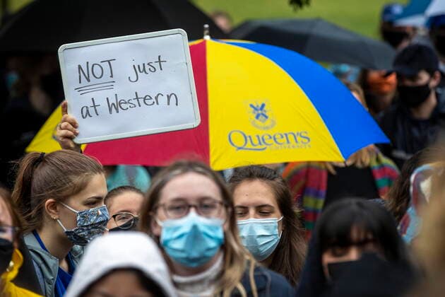 September 27, 2021, Kingston, on, Canada: Queen s University student organize a walkout to protest sexual assault on campuses and in and in support of the victims of sexual assault at Western University, in Kingston, Ont.,, on Monday Sep. 27, 2021. Kingston Canada  - ZUMAc35_ 20210927_zaf_c35_031 Copyright: xLarsxHagbergx
