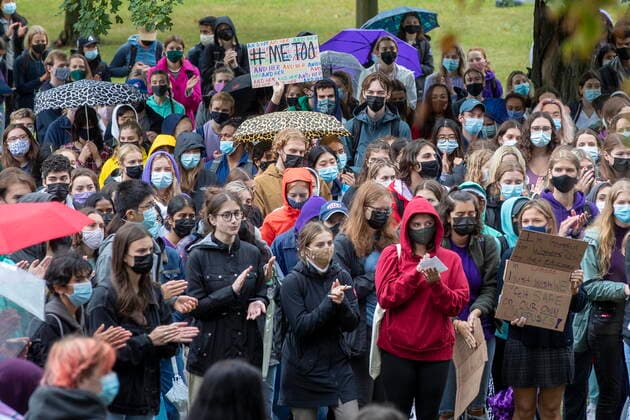 September 27, 2021, Kingston, on, Canada: Queen s University student organize a walkout to protest sexual assault on campuses and in and in support of the victims of sexual assault at Western University, in Kingston, Ont.,, on Monday Sep. 27, 2021. Kingston Canada  - ZUMAc35_ 20210927_zaf_c35_029 Copyright: xLarsxHagbergx