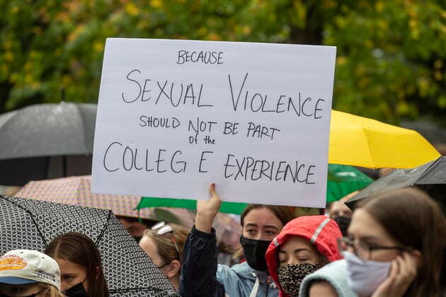 September 27, 2021, Kingston, on, Canada: Queen s University student organize a walkout to protest sexual assault on campuses and in and in support of the victims of sexual assault at Western University, in Kingston, Ont.,, on Monday Sep. 27, 2021. Kingston Canada  - ZUMAc35_ 20210927_zaf_c35_035 Copyright: xLarsxHagbergx
