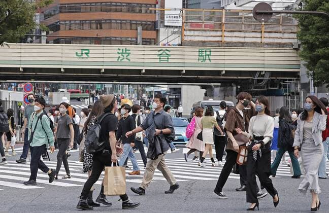 Japan gov t to decide on end of COVID-19 state of emergency People wearing face masks walk in Tokyo s Shibuya area on Sept. 28, 2021. The Japanese government will formally decide later in the day to terminate at the end of Sept. 30 the state of emergency in Tokyo and 18 prefectures, as well as the quasi-state of emergency in other areas, as infections have declined from their peak.  A14AA0000897588P
