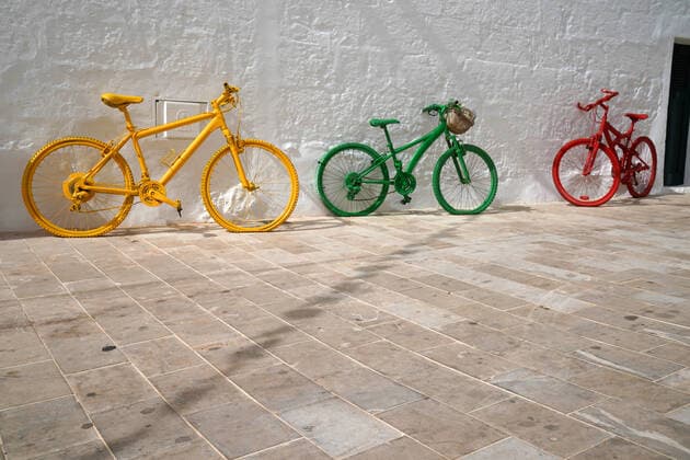 Traffic light Spain, 20210924, symbol picture,colorful bicycles on Menorca, symbol for the traffic light, government formation in Berlin
