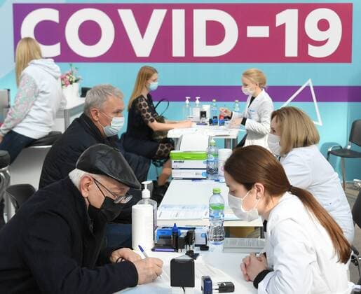 Russia Coronavirus Vaccination 6661299 28.09.2021 People fill documents as they wait to receive a dose of Sputnik V (Gam-COVID-Vac) vaccine against the coronavirus disease at a vaccination centre in Gostiny Dvor in Moscow, Russia. Pavel Bednyakov Sputnik Moscow Russia  Copyright: xPavelxBednyakovx