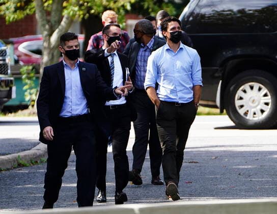 September 28, 2021, Ottawa, Ontario, Canada: Prime Minister Justin Trudeau arrives to visit a vaccine clinic in Ottawa on Tuesday, Sept. 28, 2021. Ottawa Canada  - ZUMAc35_ 20210928_zaf_c35_026 Copyright: xSeanxKilpatrickx