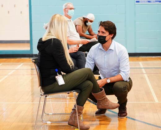 September 28, 2021, Ottawa, Ontario, Canada: Prime Minister Justin Trudeau visits a vaccine clinic in Ottawa on Tuesday, Sept. 28, 2021. Ottawa Canada  - ZUMAc35_ 20210928_zaf_c35_027 Copyright: xSeanxKilpatrickx