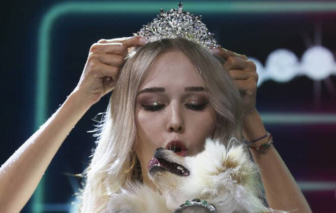 MOSCOW, RUSSIA â€“ SEPTEMBER 28, 2021: A dog with its owner Polina Ponomaryova at a ceremony to present the 2021 Golden Pet Awards at the Federation Tower of the Moscow International Business Centre. Vladimir Gerdo TASS  TS1125AB