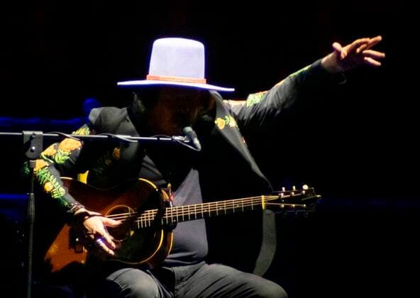 Entertainment Themen der Woche KW39 Entertainment Bilder des Tages Italian singer-songwriter Zucchero Fornaciari performs on stage at Spain Square in Sevilla, Spain, 28 September 2021, as part of the Iconica Sevilla Fest. Zucchero in Sevilla !ACHTUNG: NUR REDAKTIONELLE NUTZUNG!  Copyright: xRaúlxCaro.x GRAF1118 20210928-ce4be580e1a257dcfff922fd47034c71f47293d6