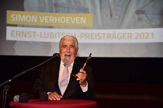 RNST LUBITSCH PRIZE 2021 Mario Adorf Presentation of the ERNST LUBITSCH PRIZE 2021 in the ASTOR FilmLounge to Simon Verhoeven on 28 09 2021 Photopress Mueller