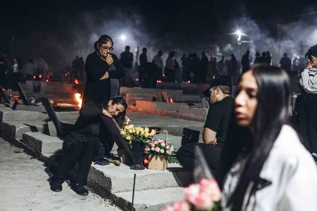 September 26, 2021, Yerevan, Armenia: Families mourn at the grave in Yerablur, of relatives who died in the Nagorno-Karabakh war (2020) that ended with Armenia s defeat against Azerbaijan..Armenians march with candles to the cemetery of Yerablur in Yerevan to honour the fallen soldiers in the war of Nagorno-Karabakh against Azerbaijan. Yerevan Armenia - ZUMAs197 20210926_zaa_s197_198 Copyright: xDiegoxHerrerax