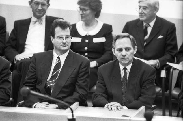 Deutschland, Bonn 18.01.1991 Archiv-Nr.: 24-47-06 Vereidigung der Bundesminister im Bundestag Foto:v.l.n.r.: Heinz Riesenhuber, Klaus Kinkel, Irmgard Adam-Schwaetzer, Wolfgang Schaeuble und Christian Schwarz-Schilling Vereidigung der Bundesminister im Bundestag *** Germany, Bonn 18 01 1991 Archive No 24 47 06 Swearing in of the Federal Ministers in the Bundestag Photo f l n r Heinz Riesenhuber, Klaus Kinkel, Irmgard Adam Schwaetzer, Wolfgang Schaeuble and Christian Schwarz Schilling Swearing in of the Federal Ministers in the Bundestag