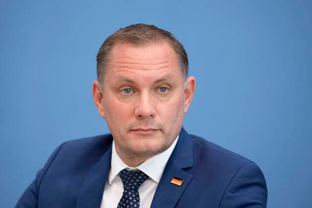 Tino Chrupalla, AfD DEU, Deutschland, Germany, Berlin, 27.09.2021 Tino Chrupalla, Parteivorsitzender der AfD, waehrend der PK von der Partei AfD, Alternative fuer Deutschland, bei der Bundespressekonferenz einen Tag nach der Bundestagswahl in Berlin. en: Tino Chrupalla, leader of the right-wing party AfD, Alternative fuer Deutschland, Alternative for Germany, federal spokesman, during a press call at the federal press conference, Bundespressekonferenz, the day after the federal elections in Berlin, Germany. *** Tino Chrupalla, AfD DEU, Deutschland, Germany, Berlin, 27 09 2021 Tino Chrupalla, leader of the right wing party AfD, Alternative for Germany, federal spokesman, during a press call at the federal press conference, Bundespresseko