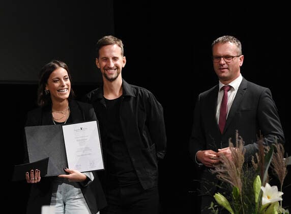Rottenburg 30 09 2021 Eugen Bolz Award 2021 Award winners the rock and pop band Silbermond, Stefanie Kloss left and Johannes Stolle center receive the award from Mayor Stephan Neher right, CDU ulmer
