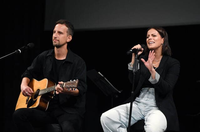 Rottenburg 30 09 2021 Eugen Bolz Prize 2021 Award winners the rock and pop band Silbermond, Stefanie Kloss re and Johannes Stolle ulmer