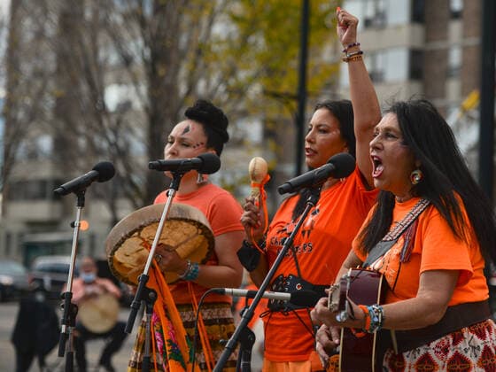 Calgary Commemorates Canada s First National Day For Truth And Reconciliation Indigenous musicians led by Wendy Walker (R) perform during an outdoor official ceremony at Fort Calgary as the City of Calgary commemorates Orange Shirt Day, and observes the first National Day for Truth and Reconciliation (a federal statutory holiday). On Thursday, 30 September 2021, in Fort Calgary, Calgary, Alberta, Canada. Calgary Canada widak-calgaryc210930_npIdA  Copyright: xArturxWidakx