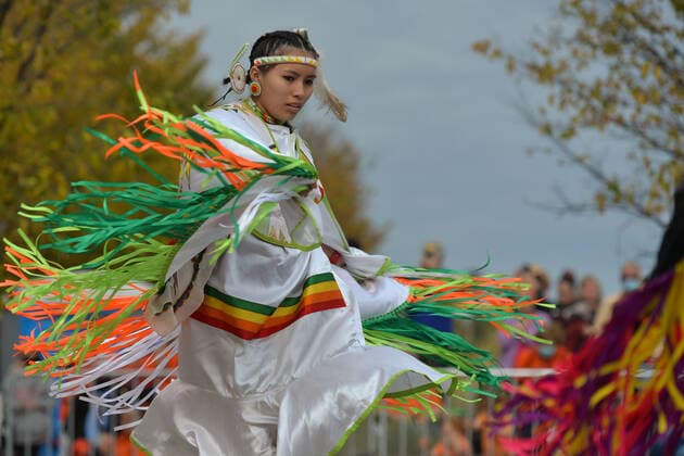 Calgary Commemorates Canada s First National Day For Truth And Reconciliation A young member of the First Nations performs an indiginius dance as the City of Calgary commemorates Orange Shirt Day, and observes the first National Day for Truth and Reconciliation (a federal statutory holiday), with an outdoor official ceremony at Fort Calgary. On Thursday, 30 September 2021, in Fort Calgary, Calgary, Alberta, Canada. Calgary Canada widak-calgaryc210930_npmpu  Copyright: xArturxWidakx