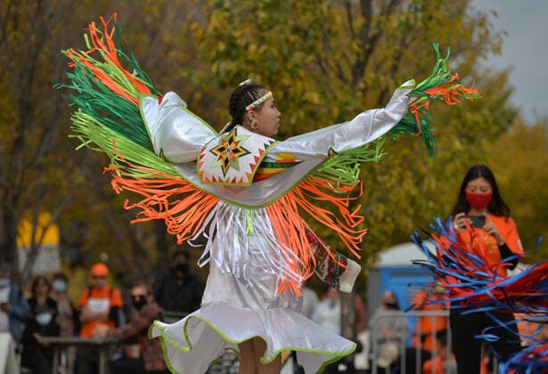 Calgary Commemorates Canada s First National Day For Truth And Reconciliation A young member of the First Nations performs an indiginius dance as the City of Calgary commemorates Orange Shirt Day, and observes the first National Day for Truth and Reconciliation (a federal statutory holiday), with an outdoor official ceremony at Fort Calgary. On Thursday, 30 September 2021, in Fort Calgary, Calgary, Alberta, Canada. Calgary Canada widak-calgaryc210930_np5iD  Copyright: xArturxWidakx