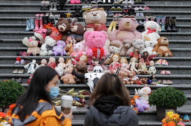 (210930) -- VANCOUVER, Sept. 30, 2021 -- Toys and shoes are seen placed on the steps at a commemoration event during the first National Day for Truth and Reconciliation in Vancouver, British Columbia, Canada, on Sept. 30, 2021. Canada marked its first National Day for Truth and Reconciliation on Thursday to honor lost children and survivors of the notorious indigenous residential school system in the country. (Photo by Xinhua) CANADA-VANCOUVER-NATIONAL DAY FOR TRUTH AND RECONCILIATION LiangxSen 