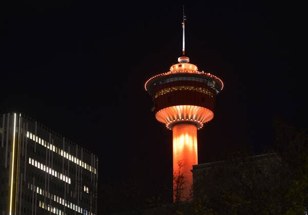 Candlelight Vigil Marks National Day For Truth And Reconciliation In Calgary The Calgary Tower illuminated in orange to mark the first National Day for Truth and Reconciliation, a day to honour the lost children and survivors of residential schools, their families and communities. On Thursday, 30 September 2021, in Fort Calgary, Calgary, Alberta, Canada. Calgary Canada widak-candleli210930_npAHF  Copyright: xArturxWidakx