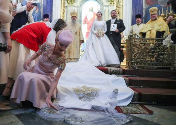 Bilder des Jahres 2021, Entertainment 10 Oktober Entertainment Themen der Woche KW39 ST PETERSBURG, RUSSIA â€“ OCTOBER 1, 2021: The wedding of Grand Duke George Mikhailovich of Russia and Rebecca (Victoria) Bettarini of Italy (R-L centre back) at St Isaac s Cathedral. Peter Kovalev TASS  TS1129F6