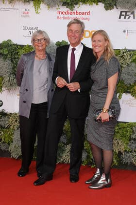 Claus Kleber with his wife Renate and daughter Caterine arriving for the German Film Award ceremony on 1 09 2021 in Berlin German Film Award 2021 in Berlin Arrival Red Carpet