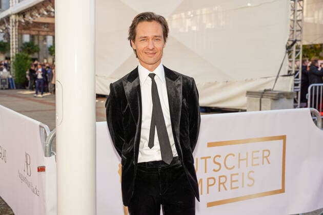 01 10 2021, Berlin, Germany, GER, German Film Awards Lola Palais am Funkturm Tom Schilling arriving at the event