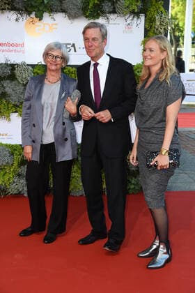 Claus Kleber with wife Renate Grziwok and wife and daughter Caterine Kleber German Film Award 2021 at the Palais am Funkturm Messe Berlin in Berlin on 01 10 2021