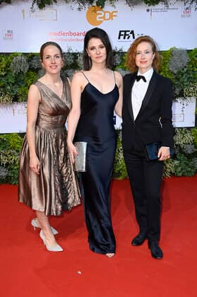 Paula Kalenberg, Natalia Rudziewicz and guest at the 71 German Film Award 2021 ceremony at the Palais am Funkturm in Messe Berlin Berlin, 01 10 2021 Foto:xF.xKernx xFuturexImage