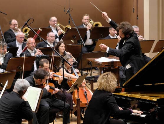Prager Rundfunk-Sinfonieorchester Konzert Venezuelan pianist Gabriela Montero performs at the opening concert of the 95th season of the Prague Radio Symphony Orchestra (SOCR) under the baton of Petr Popelka, on October 1, 2021, in Prague, Czech Republic. (CTKxPhoto MichalxKrumphanzl) CTKPhotoP2021100108794  kru 3