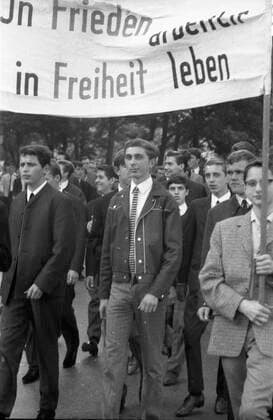 Antikriegstag 1965 - Ueberfall auf Polen DEU, Deutschland, Aachen: Der Antikriegstag ist der 1.September, hier in Aachen 1965, wird begangen von demokratischen Organisationen als Erinnerung an den Überfall vom 1.9. 1939 auf Polen durch Hitler. DEU, Germany, Aachen: The Anti-War Day is the 1st of September, here in Aachen 1965, is celebrated by democratic organizations as a reminder of the invasion of 1.9. 1939 on Poland by Hitler. NRW *** Anti War Day 1965 Ueberfall auf Polen DEU, Germany, Aachen The Anti War Day is the 1st of September, here in Aachen 1965, is celebrated by democratic organizations as a reminder of the invasion of 1 9 1939 on Poland by Hitler DEU, Germany, Aachen The Anti War Day is the 1st of September, here in A