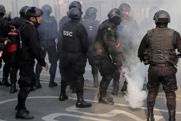 53rd Anniversary Of The Massacre Of Tlatelolco, Mexico Police officers hold tear gas flares to be thrown on Eje Central in Mexico City, as various organisations march to the Zocalo of the capital on the occasion of the 53rd anniversary of the Tlatelolco Massacre that took place on October 2, 1968 in that square. Mexico City Mexico vieyra-notitle211002_npBsF  Copyright: xGerardoxVieyrax