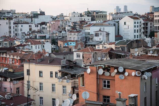 Daily Life And Urban Scenes In Istanbul, Turkey As Covid-19 social distancing restrictions loosened in Turkey over the summer, a growing number of international tourists have been visiting Istanbul, where daily life has returned more or less to pre-pandemic norms. Above, the satellite dishes line residential buildings in Istanbul s central Beyoglu district on 17 Sept. 2021. Istanbul Turkey cupolo-notitle211003_np2cP  Copyright: xDiegoxCupolox
