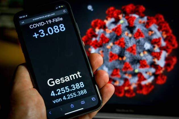 Coronavirus in Germany Covid 19 Dashboard of the Robert Koch Institute 03 10 2021 Robert Koch Institute 7 days Incidence 64.7 7 days Number of cases 53 808 COVID 19 cases 4 255 388 Addition of 3 088 compared to the previous day COVID 19 deaths 93 793 Addition of 7 compared to the previous day