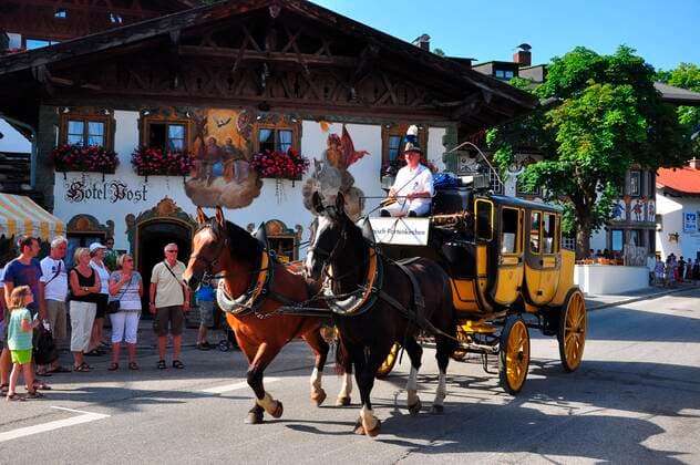  Dorffest, nostalgisch, Postkutsche, Isartal, Wallgau, Bayern, Deutschland, Europa *** Village festival, nostalgic, stagecoach, Isar valley, Wallgau, Bavaria, Germany, Europe Copyright: imageBROKER/SPOT ibllpe05239893.jpg