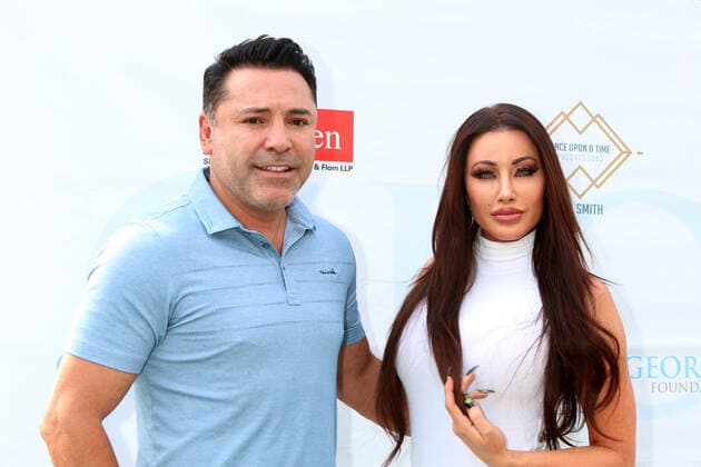 October 4, 2021, Toluca Lake, CA, USA: LOS ANGELES - OCT 4: Oscar De La Hoya, girlfriend at the George Lopez Foundation 14th Celebrity Golf Classic at the Lakeside Golf Course on October 4, 2021 in Toluca Lake, CA Toluca Lake USA - ZUMAnc22 20211004_zaa_nc22_083 Copyright: xKathyxHutchinsx