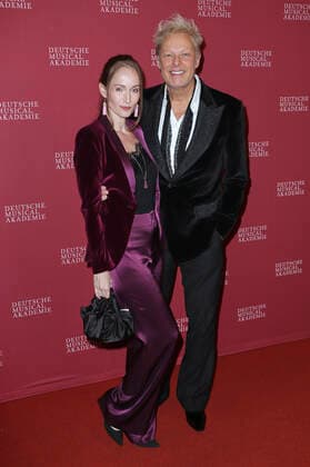 Uwe Fahrenkrog Petersen with wife Christin Fahrenkrog Petersen at the award ceremony of the German Musical Theatre Award 2020 21 at Schmidts Tivoli Hamburg, 04 10 2021 Foto:xgbrcix xFuturexImage