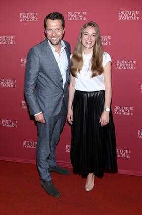 Hannes Vater and Tessa Aust at the award ceremony of the German Musical Theatre Prize 2020 21 at Schmidts Tivoli Hamburg, 04 10 2021 Foto:xH.xHartmannx xFuturexImage