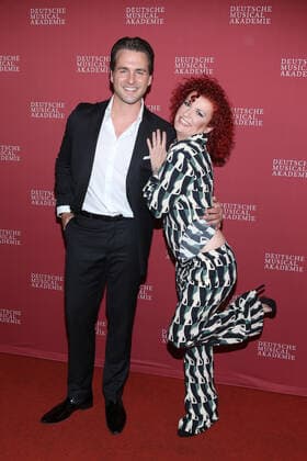 Hamburg, Germany 04 October 2021 Alexander Klaws and Lucy Diakovska at the award ceremony German Musical Theatre Prize 2020 21 during a festive gala in Hamburg at Schmidts Tivoli Schmidts Tivoli Hamburg Copyright: xFotostandx xMeyerx