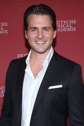 Hamburg, Germany 04 October 2021 Alexander Klaws at the award ceremony German Musical Theatre Prize 2020 21 during a festive gala in Hamburg at Schmidts Tivoli Schmidts Tivoli Hamburg Copyright: xFotostandx xMeyerx