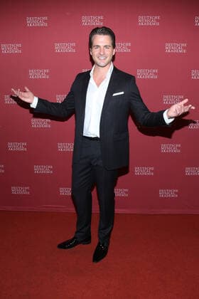 Hamburg, Germany 04 October 2021 Alexander Klaws at the award ceremony German Musical Theatre Prize 2020 21 during a festive gala in Hamburg at Schmidts Tivoli Schmidts Tivoli Hamburg Copyright: xFotostandx xMeyerx