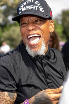 D L Hughley attends George Lopez Foundation 14th Annual Celebrity Golf Classic Tournament at Lakeside Country Club, Burbank, CA on October 4, 2021 Foto:xE.xPowersx xFuturexImage
