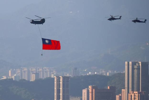 Taiwan: Military Huge Flag Flyover Amid China s Rising Threats A military helicopter carrying a tremendous Taiwan flag flies over near Taipei 101, as part of the rehearsal ahead of the Double-tenth national day celebration, amid China s growing military threats, in New Taipei, Taiwan, 5 October 2021. China has been sending record number of warplanes to the ADIZ of the self ruled island, whilst Taiwan has been building better relations with the US, Australia, Japan, and other European countries including Lithuania, Poland, Czech Republic. Taipei Taiwan ceng-notitle211005_npIur  Copyright: xCengxShouxYix
