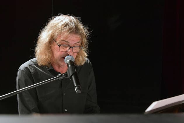 Ansurditäten aus der neuen schönen Welt With anarchistic fireworks to illuminate the absurdities of this new beautiful world, Steffen Mensching Hans Eckardt Wenzel photo come as a mixed double with songs and texts in a musical read Copyright: xUwe-JensxIgelx