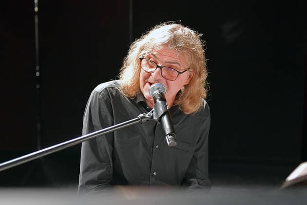 Ansurditäten aus der neuen schönen Welt With anarchistic fireworks to illuminate the absurdities of this new beautiful world, Steffen Mensching Hans Eckardt Wenzel photo come as a mixed double with songs and texts in a musical read Copyright: xUwe-JensxIgelx