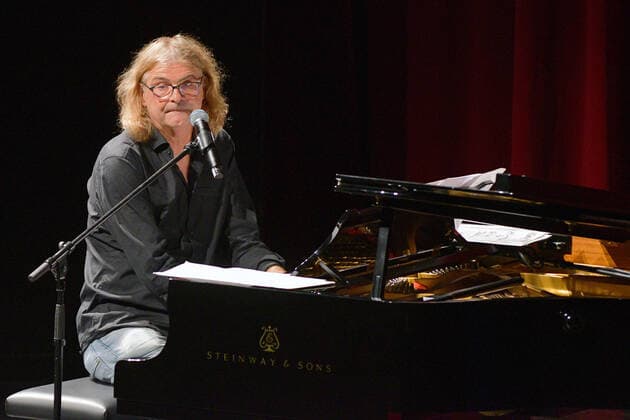 Ansurditäten aus der neuen schönen Welt With anarchistic fireworks to illuminate the absurdities of this new beautiful world, Steffen Mensching Hans Eckardt Wenzel photo come as a mixed double with songs and texts in a musical read Copyright: xUwe-JensxIgelx