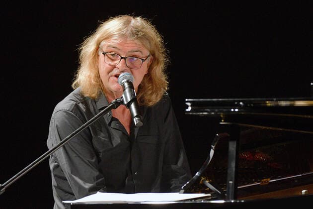Ansurditäten aus der neuen schönen Welt With anarchistic fireworks to illuminate the absurdities of this new beautiful world, Steffen Mensching Hans Eckardt Wenzel photo come as a mixed double with songs and texts in a musical read Copyright: xUwe-JensxIgelx