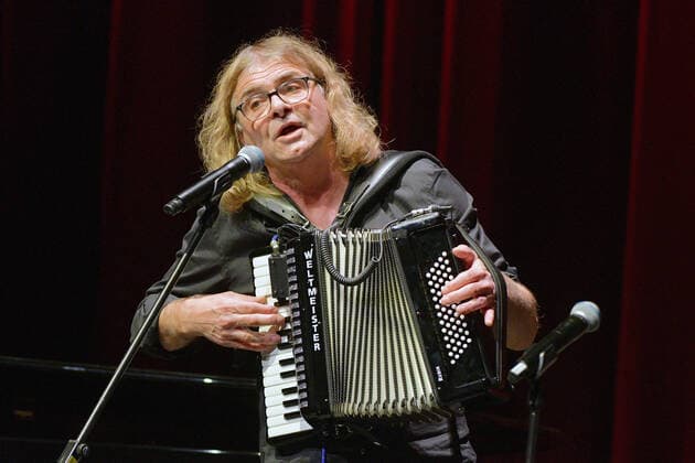 Ansurditäten aus der neuen schönen Welt With anarchistic fireworks to illuminate the absurdities of this new beautiful world, Steffen Mensching Hans Eckardt Wenzel photo come as a mixed double with songs and texts in a musical read Copyright: xUwe-JensxIgelx