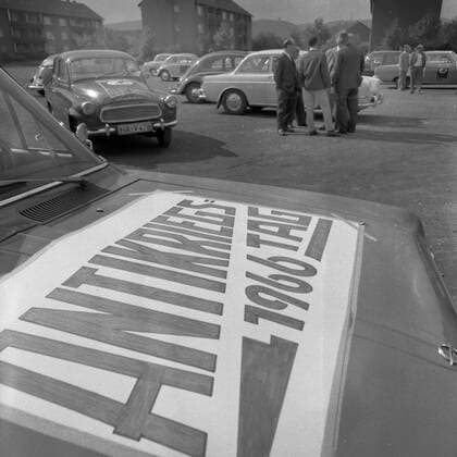 Antikriegstag 1965 und 1966 DEU, Deutschland, Dortmund: Der Antikriegstag von Gewerkschaften und anderen demokratischen Organisationen begangen wurde der Tag des Eintritts Hitlers am 1.9.1939 . Heute, wie hier in verschieden deutschen Staedten in den Jahren 1965-6 , verurteilen die Teilnehmer auch andere Kriege mit vielfaeltigen Aktionen. DEU, Germany, Dortmund: The anti-war day celebrated by trade unions and other democratic organizations was the day of Hitler s entry on 1.9.1939 . Today, as here in various German cities in 1965-6 , participants also condemn other wars with many actions. NRW *** Anti war day 1965 and 1966 DEU, Germany, Dortmund The anti war day celebrated by trade unions and other democratic organizations was the day of