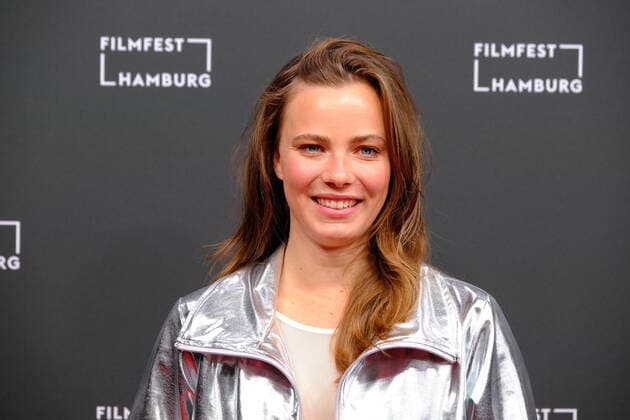 Filmfest Hamburg Saskia Rosendahl at the premiere of the film Niemand ist bei den Kälbern, 29 Filmfest Hamburg, red carpet at Cinemaxx cinema Dammtor, Hamburg 5 10 2021