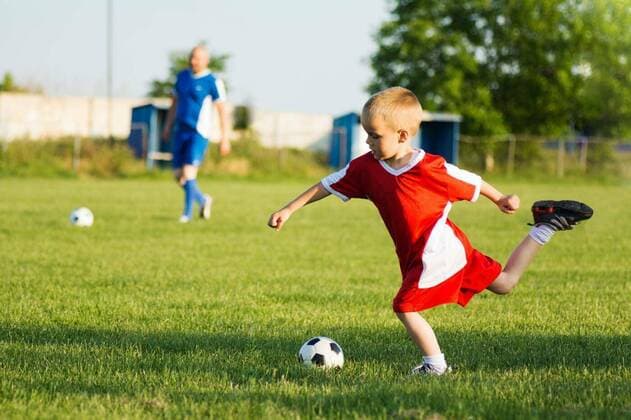  IMAGO Creative: Lokalhelden -  Jugendsportbildung  soccer training for children model released, Symbolfoto, 13.10.2020, Copyright: xNikoletaVukovicx Panthermedia26877332